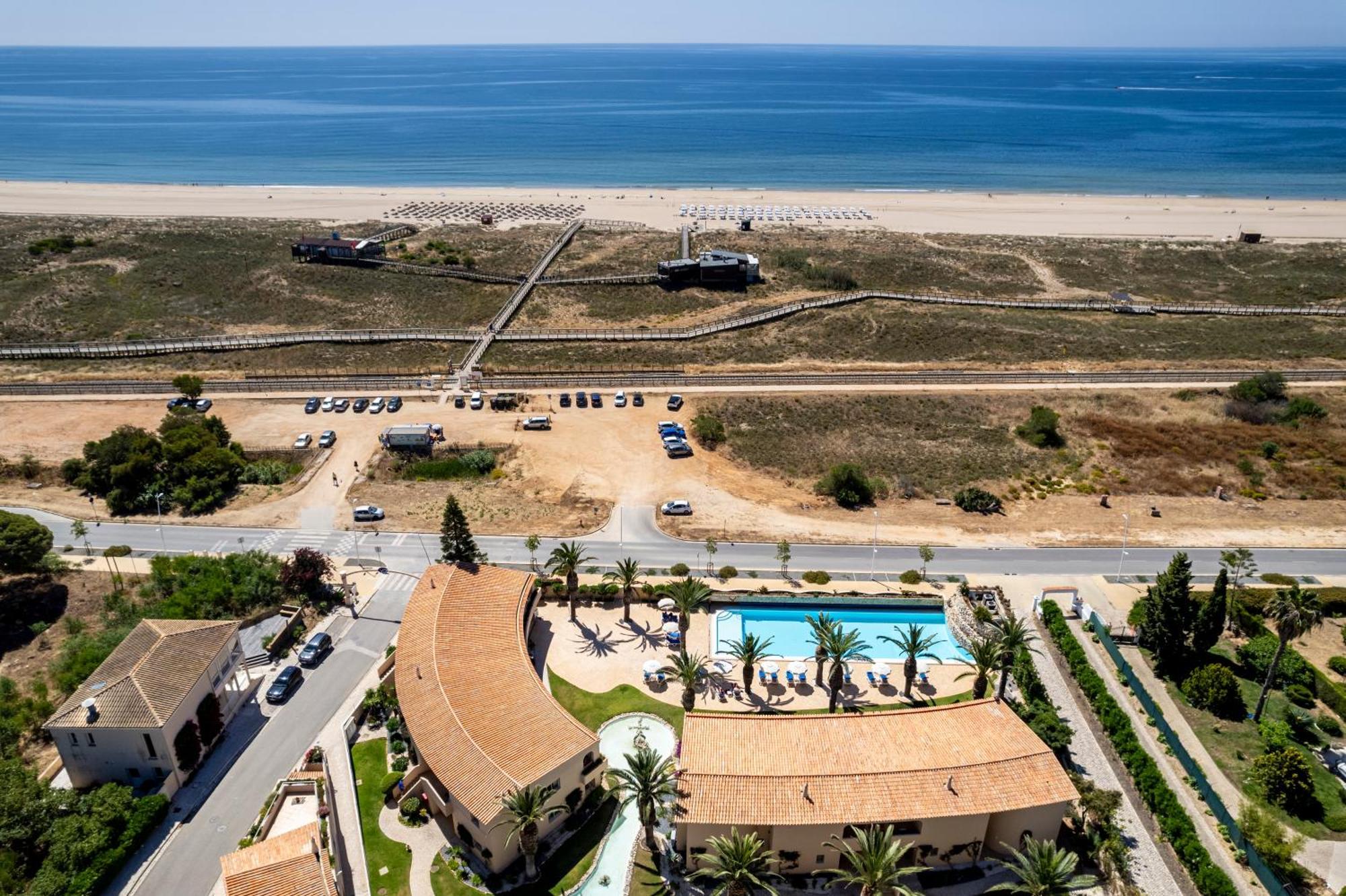 Vila Palmeira Beach Resort Lagos Exterior photo